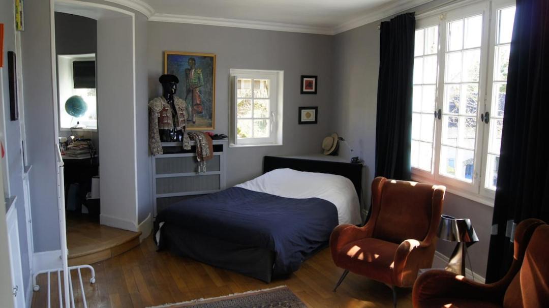 Photo of Bedroom in Us