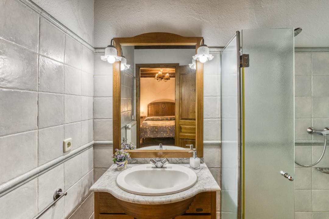 Photo of Bathroom in Camos