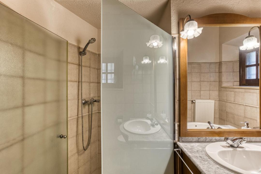 Photo of Bathroom in Camos