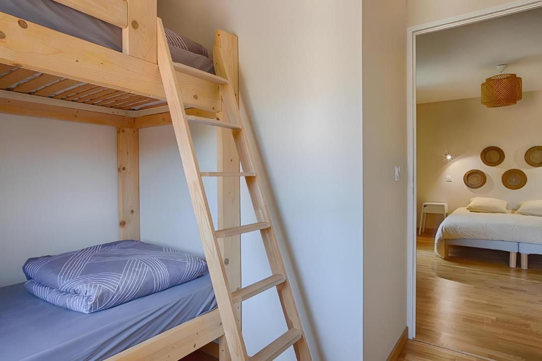 Photo of Bedroom in Saint-Bonnet-de-Valclerieux