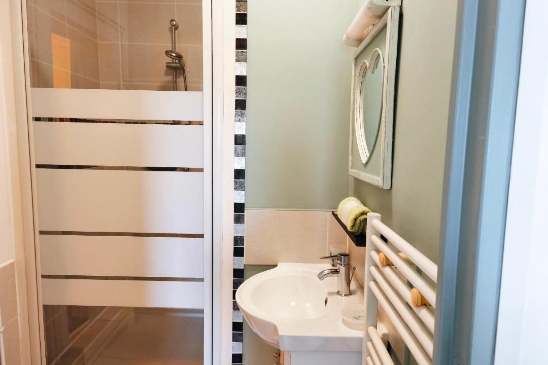 Photo of Bathroom in Saint-Leonard