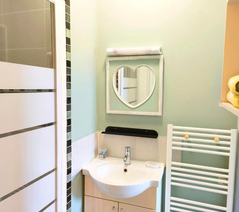 Photo of Bathroom in Saint-Leonard