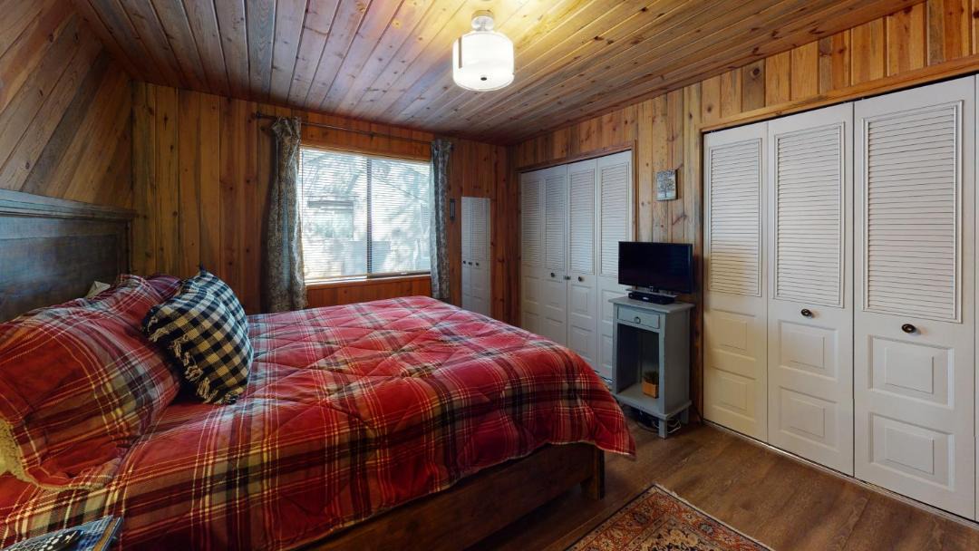 Photo of Bedroom in Overlook Park