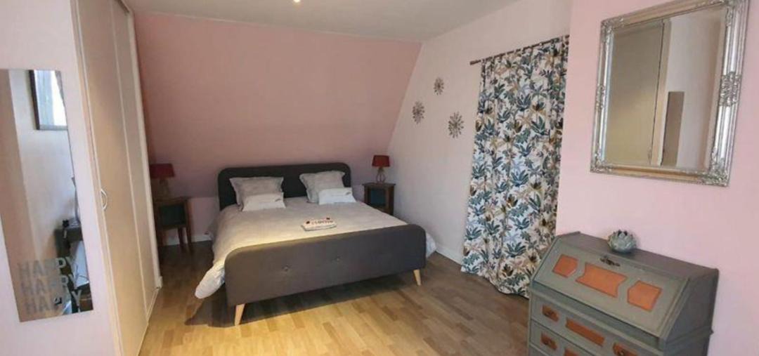 Photo of Bedroom in Pont-l'Eveque