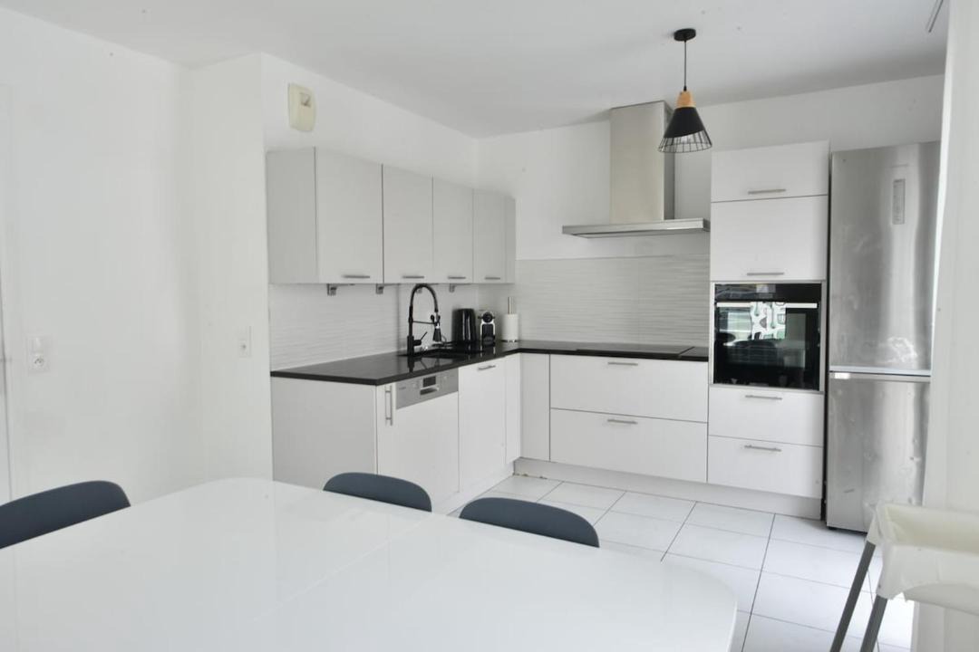 Photo of Kitchen in Center
