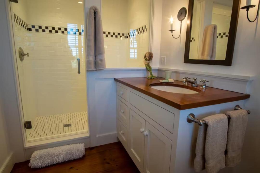 Photo of Bathroom in Tom Nevers
