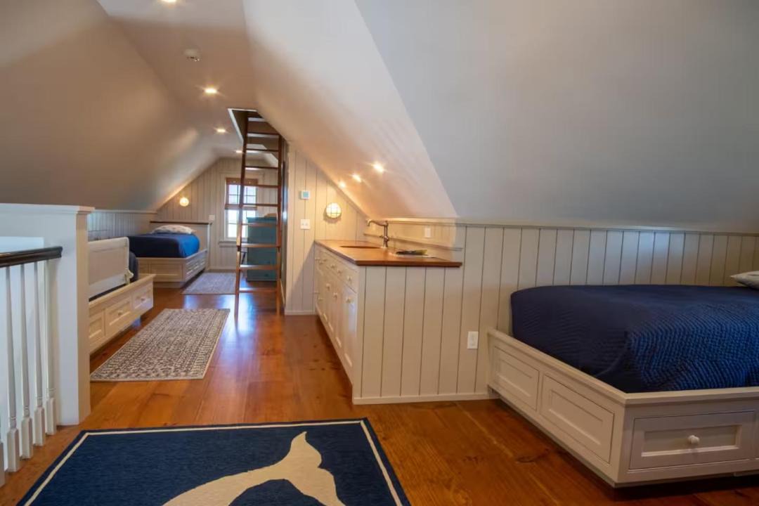 Photo of Bedroom in Tom Nevers