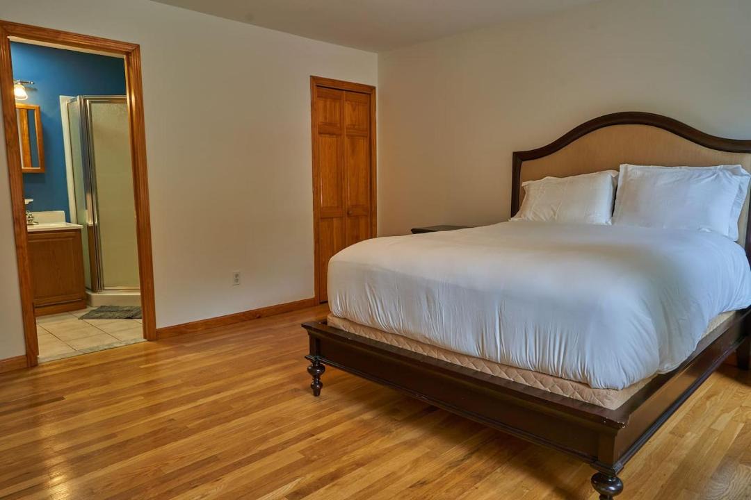 Photo of Bedroom in Cuddebackville