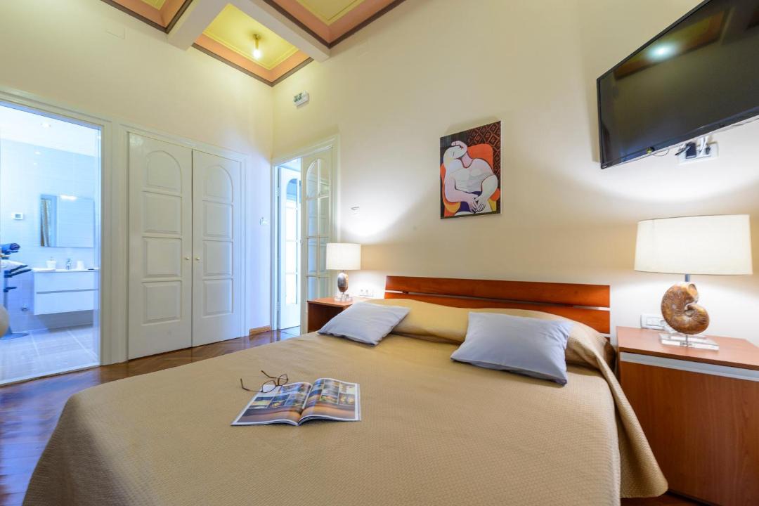 Photo of Bedroom in Pile