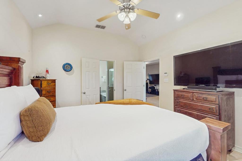 Photo of Bedroom in South Side