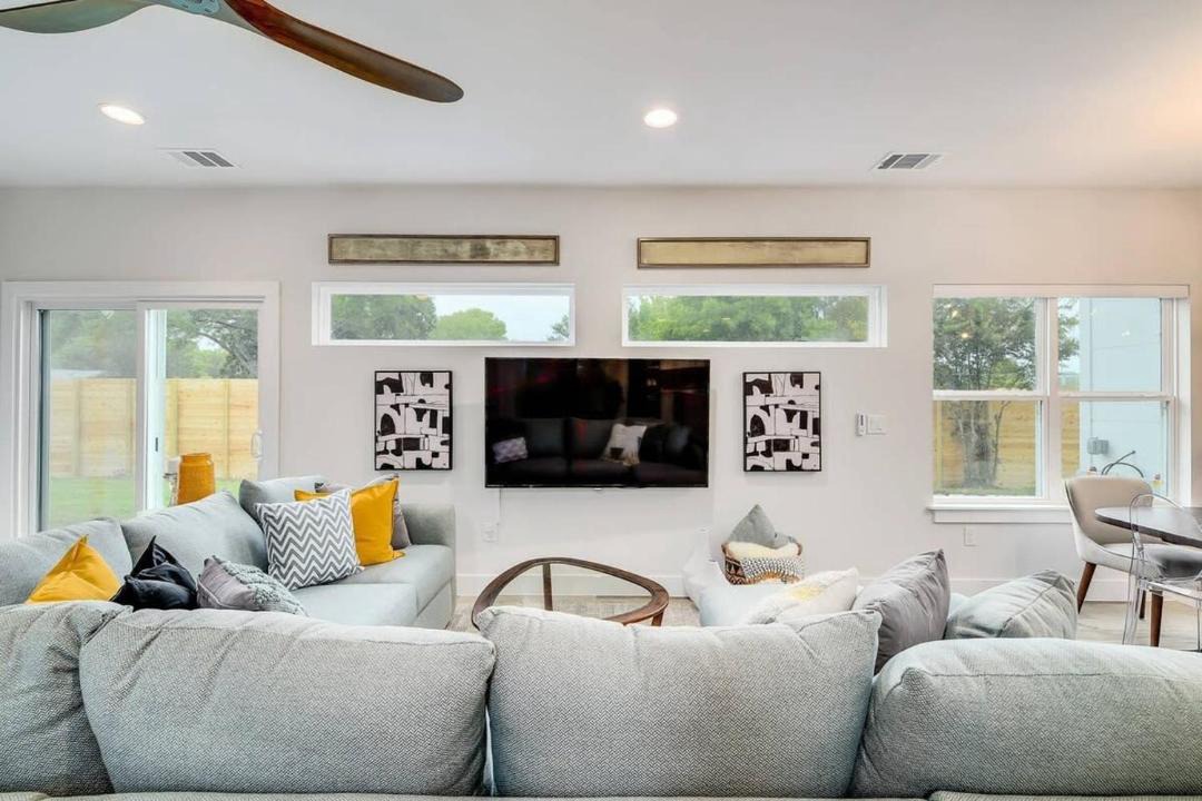 Photo of Livingroom in East MLK