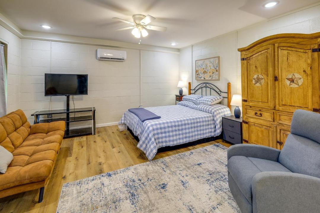 Photo of Bedroom in Clinton