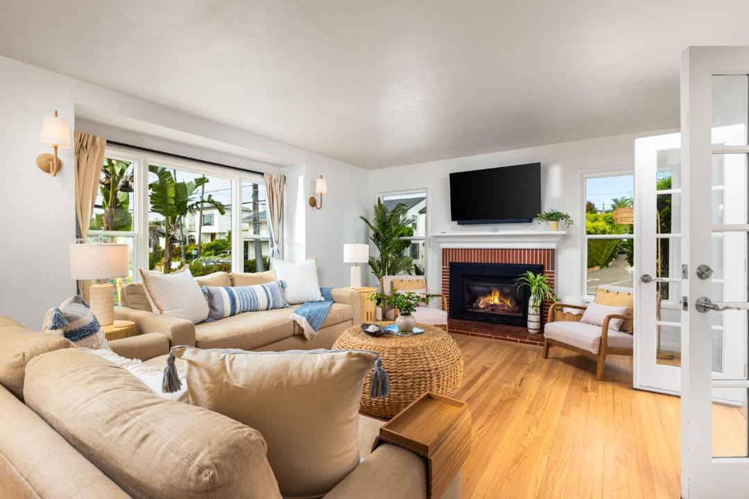 Photo of Livingroom in Beach Barber Tract