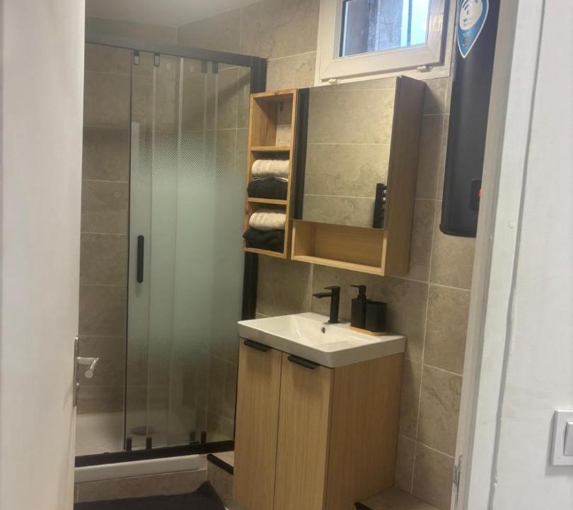 Photo of Bathroom in Quartier de la Folie-Mericourt