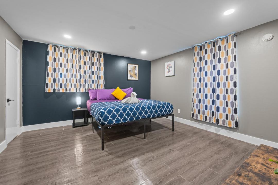 Photo of Bedroom in Neartown