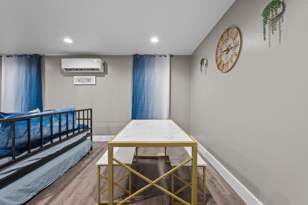 Photo of Bedroom in Neartown