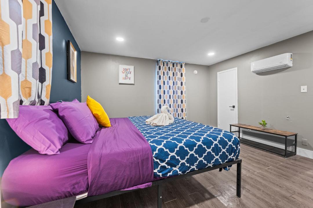 Photo of Bedroom in Neartown