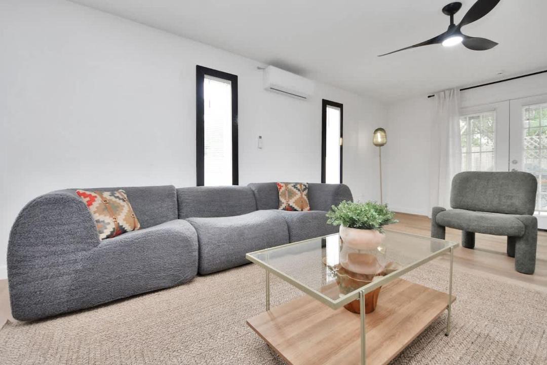 Photo of Livingroom in Southbelt/Ellington