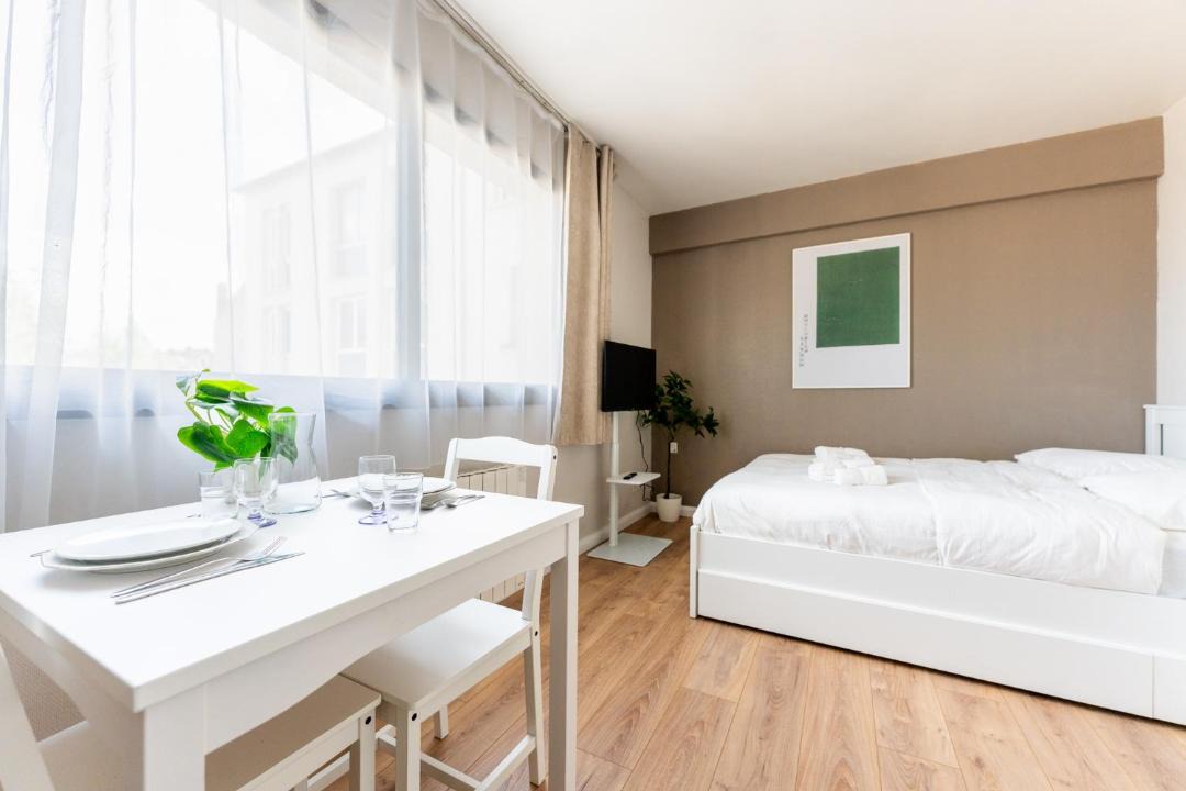 Photo of Bedroom in Poincare - Foch - Anatole France - Croix de Bourgogne