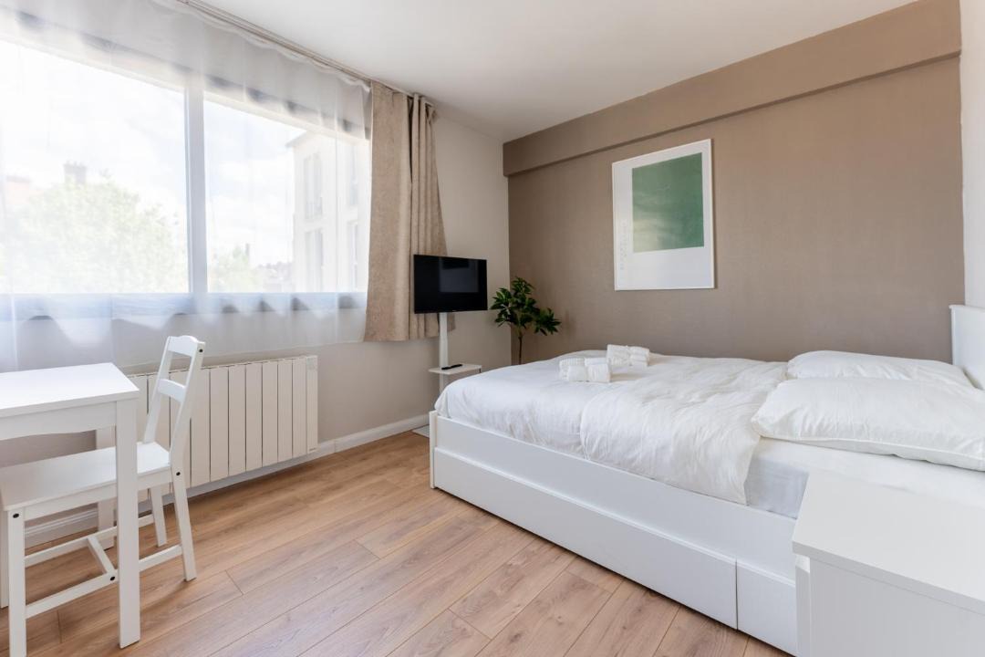 Photo of Bedroom in Poincare - Foch - Anatole France - Croix de Bourgogne