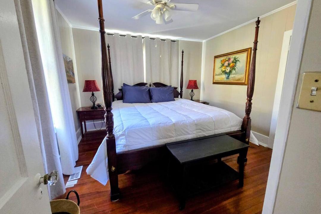Photo of Bedroom in Hardy