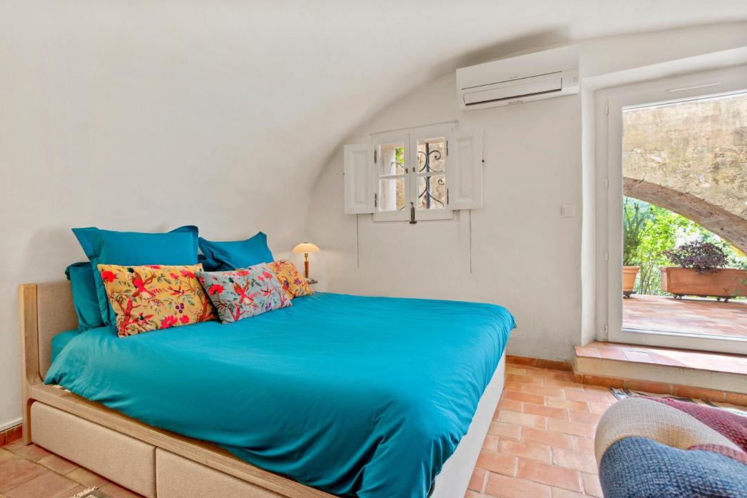 Photo of Bedroom in Meounes-les-Montrieux