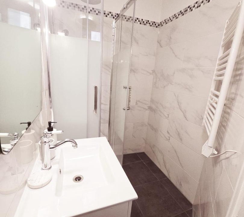 Photo of Bathroom in Saint-Ouen