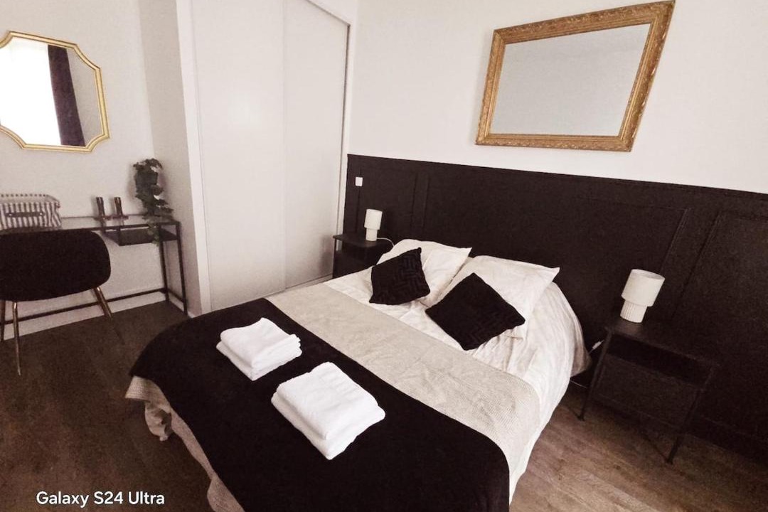 Photo of Bedroom in Saint-Ouen