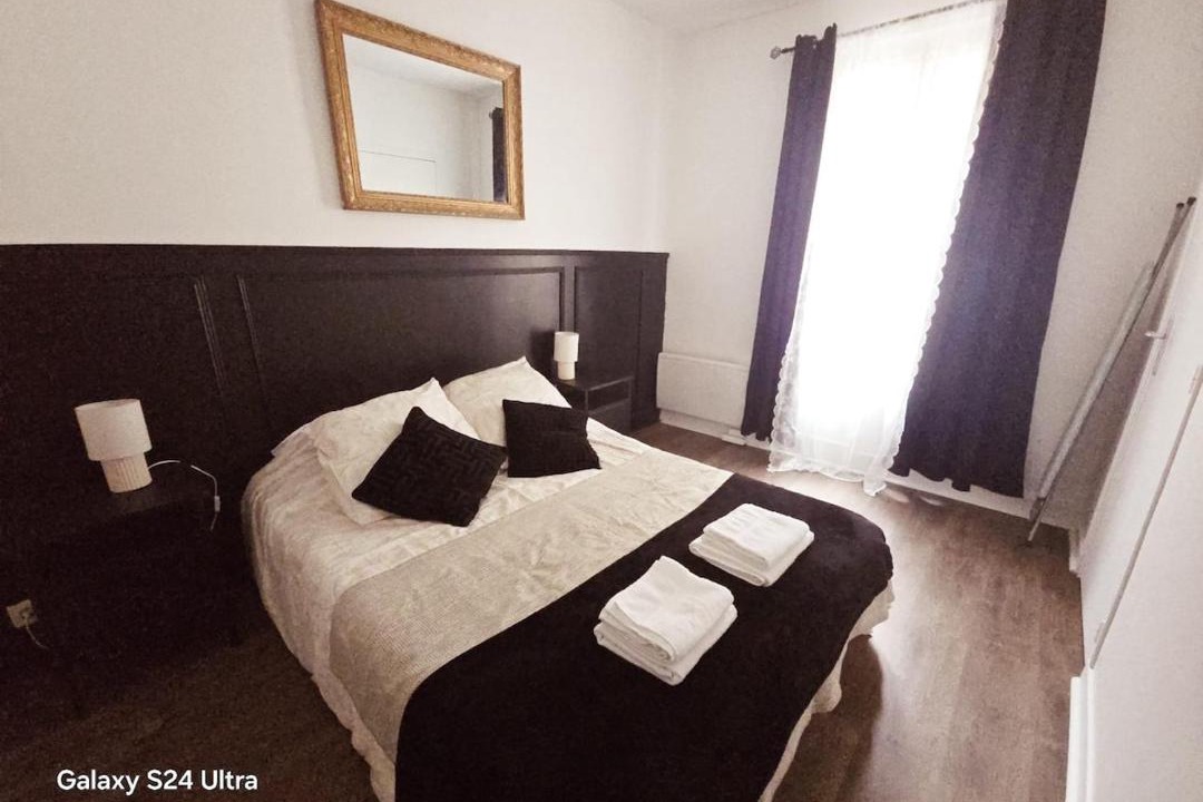 Photo of Bedroom in Saint-Ouen