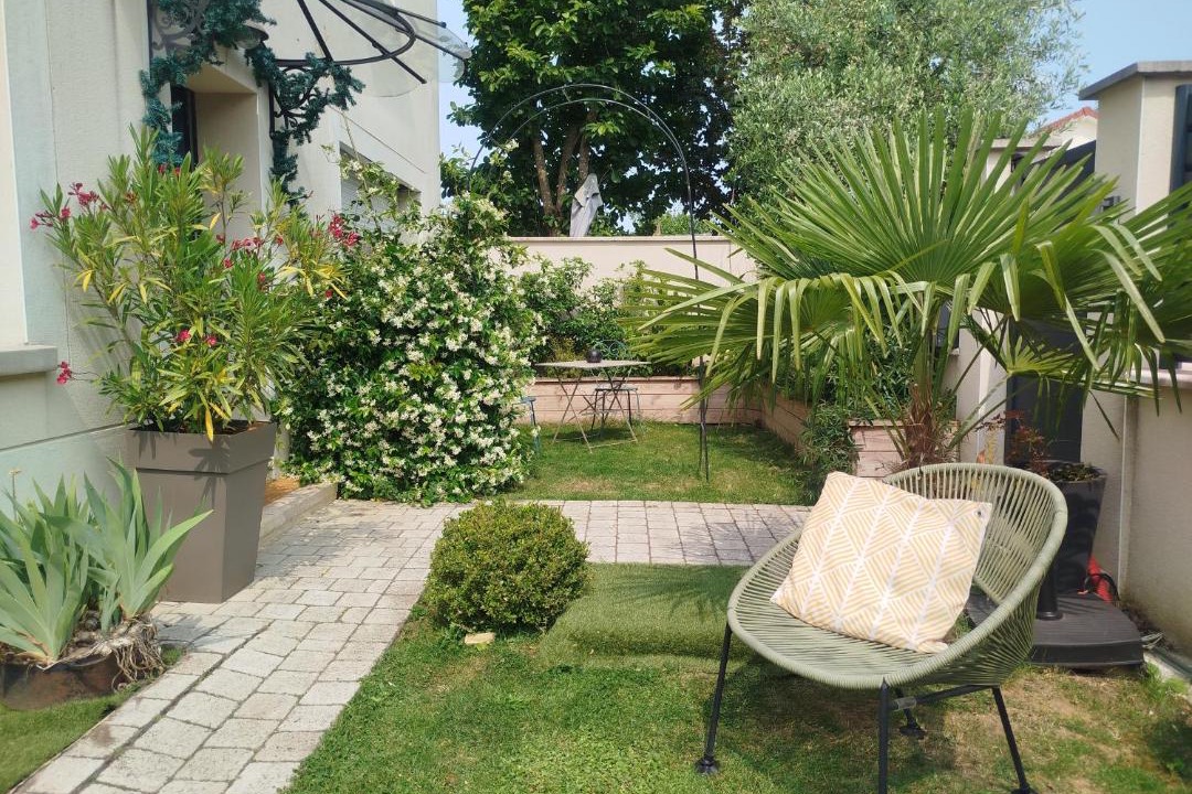 Photo of Others in Clamart