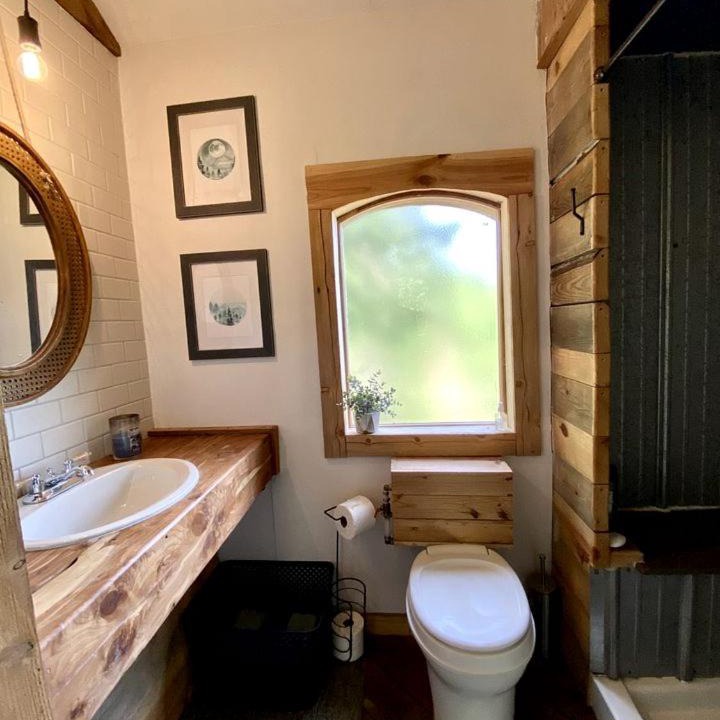 Photo of Bathroom in Boles
