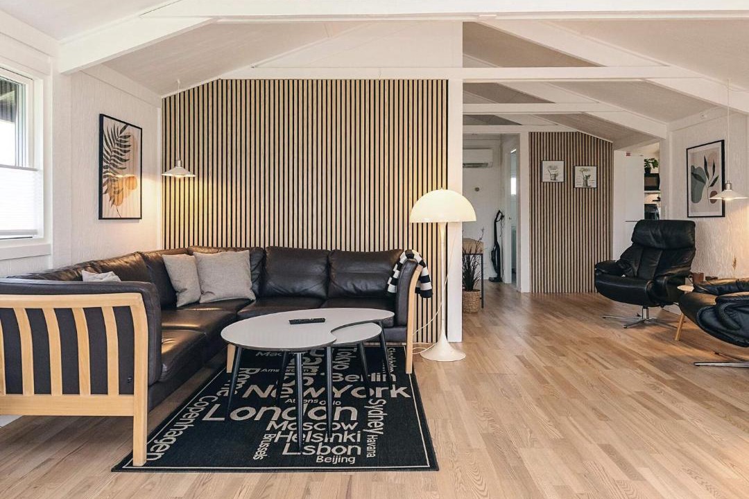 Photo of Others in Hou