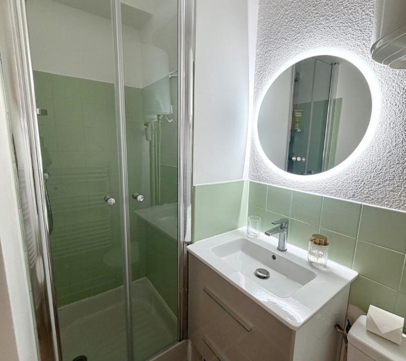 Photo of Bathroom in Thabor - Saint-Helier