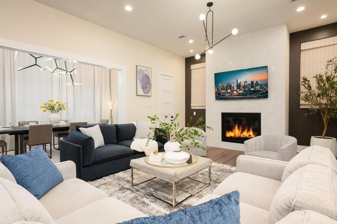 Photo of Livingroom in Washington Ave./ Memorial Park