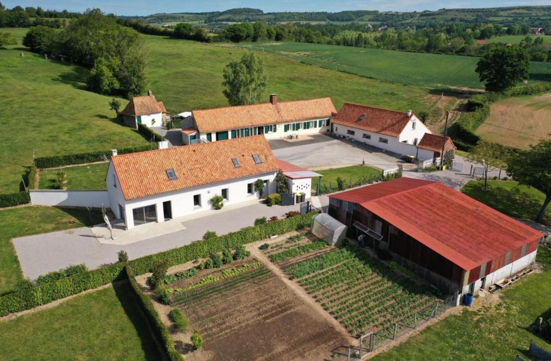 Photo of Others in Henneveux