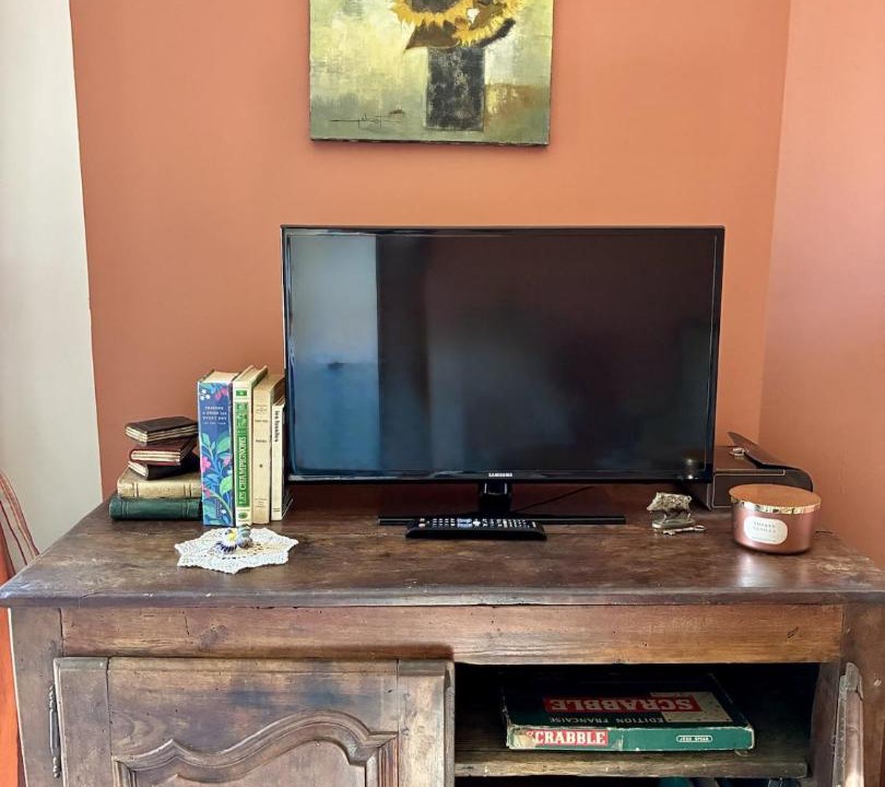 Photo of Livingroom in Saint-Just-et-Vacquieres