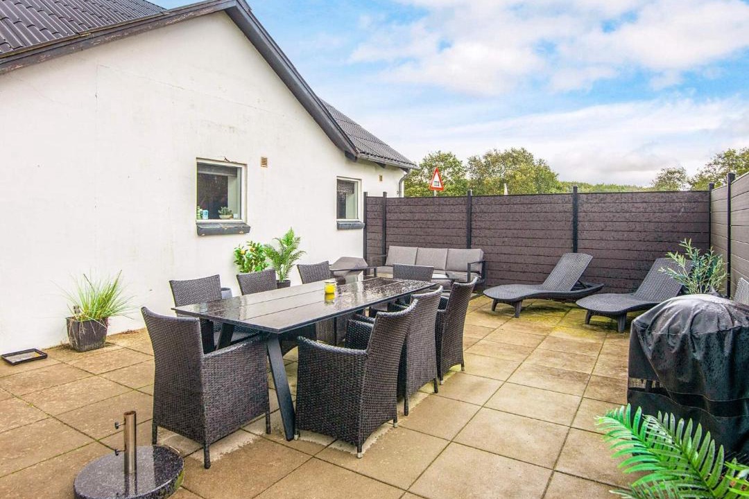 Photo of Others in Henne