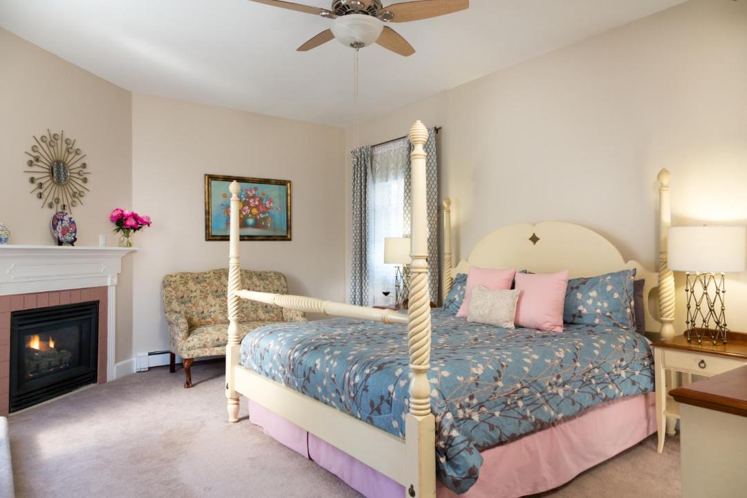 Photo of Bedroom in Off Broadway