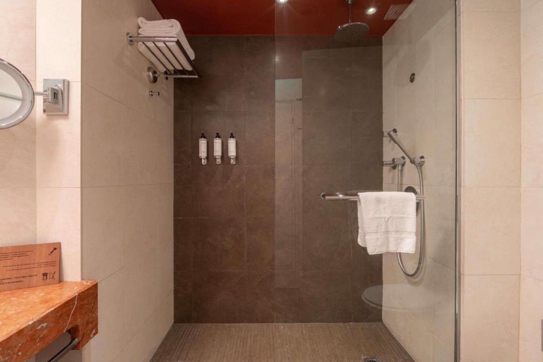 Photo of Bathroom in Puteaux