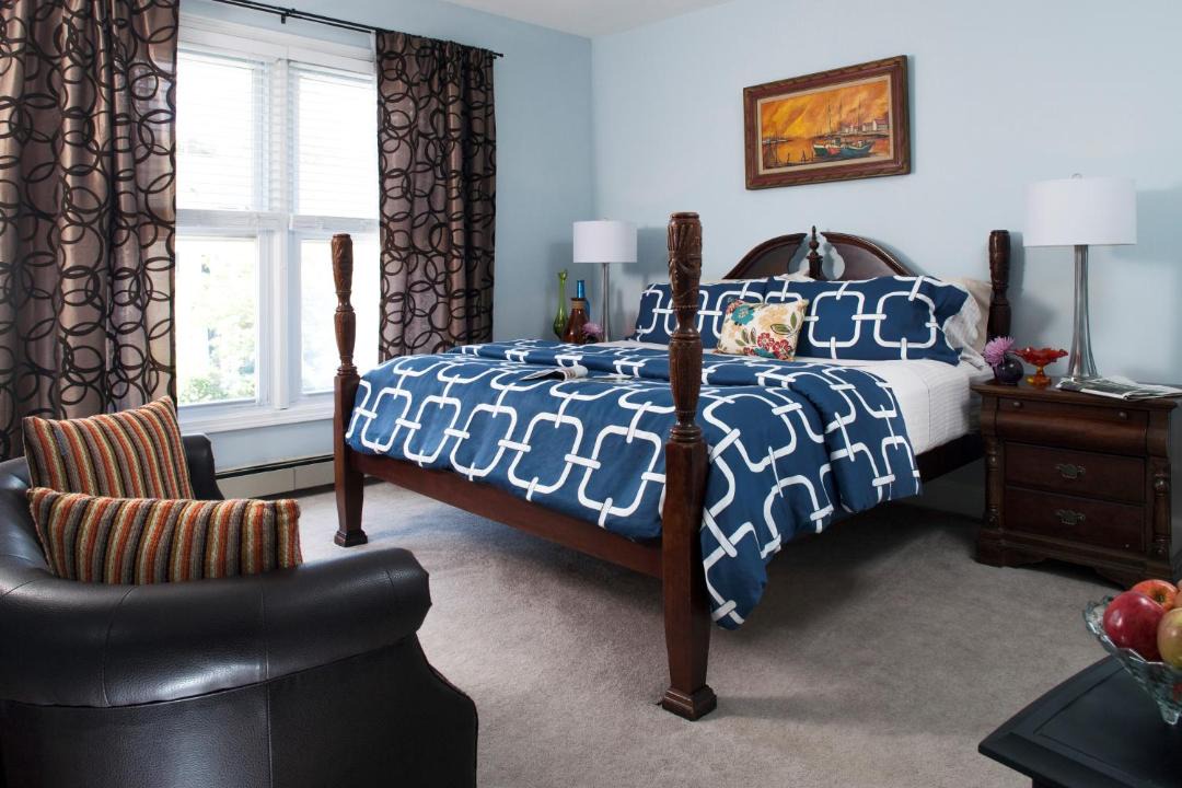 Photo of Bedroom in Off Broadway