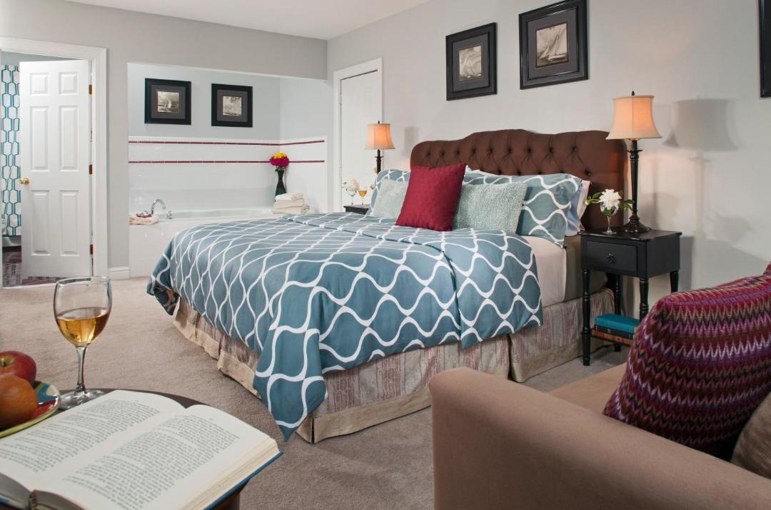 Photo of Bedroom in Off Broadway