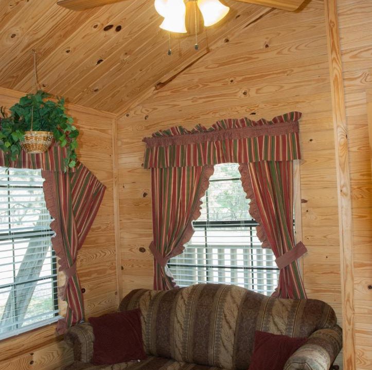 Photo of Livingroom in Lakehills