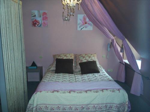 Photo of Bedroom in Dinan