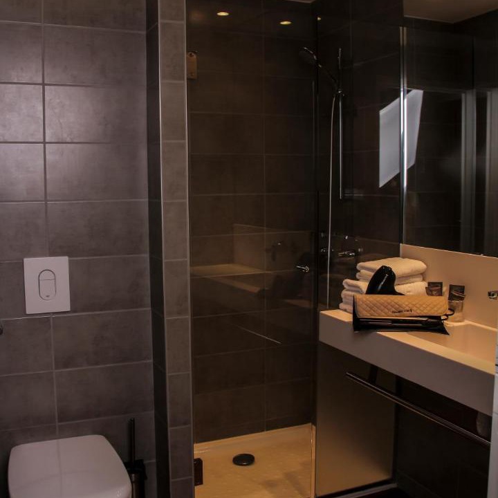 Photo of Bathroom in Pin - Vert Galant