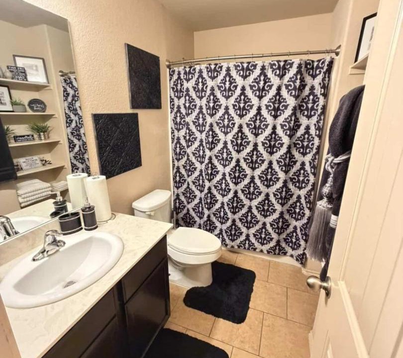 Photo of Bathroom in Porter
