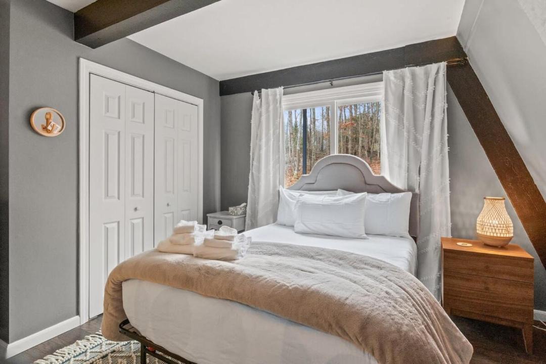 Photo of Bedroom in Forestdale
