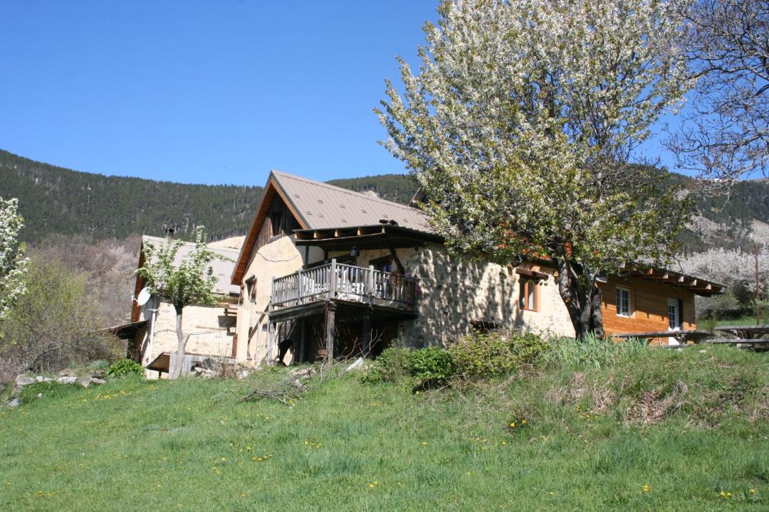 Photo of Others in Peone