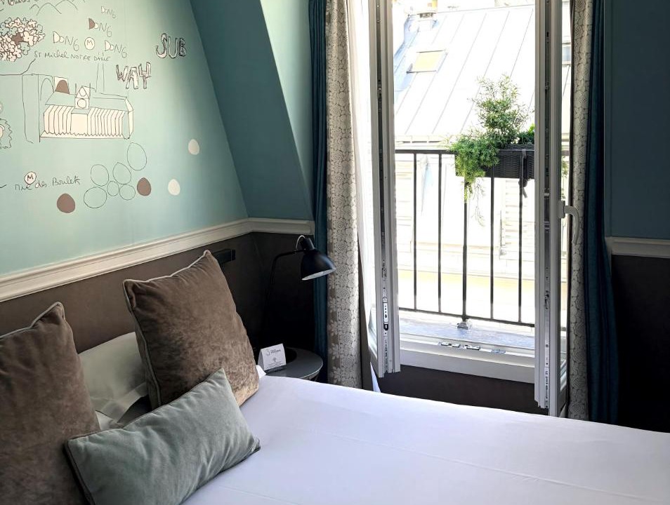 Photo of Bedroom in 9th Arrondissement
