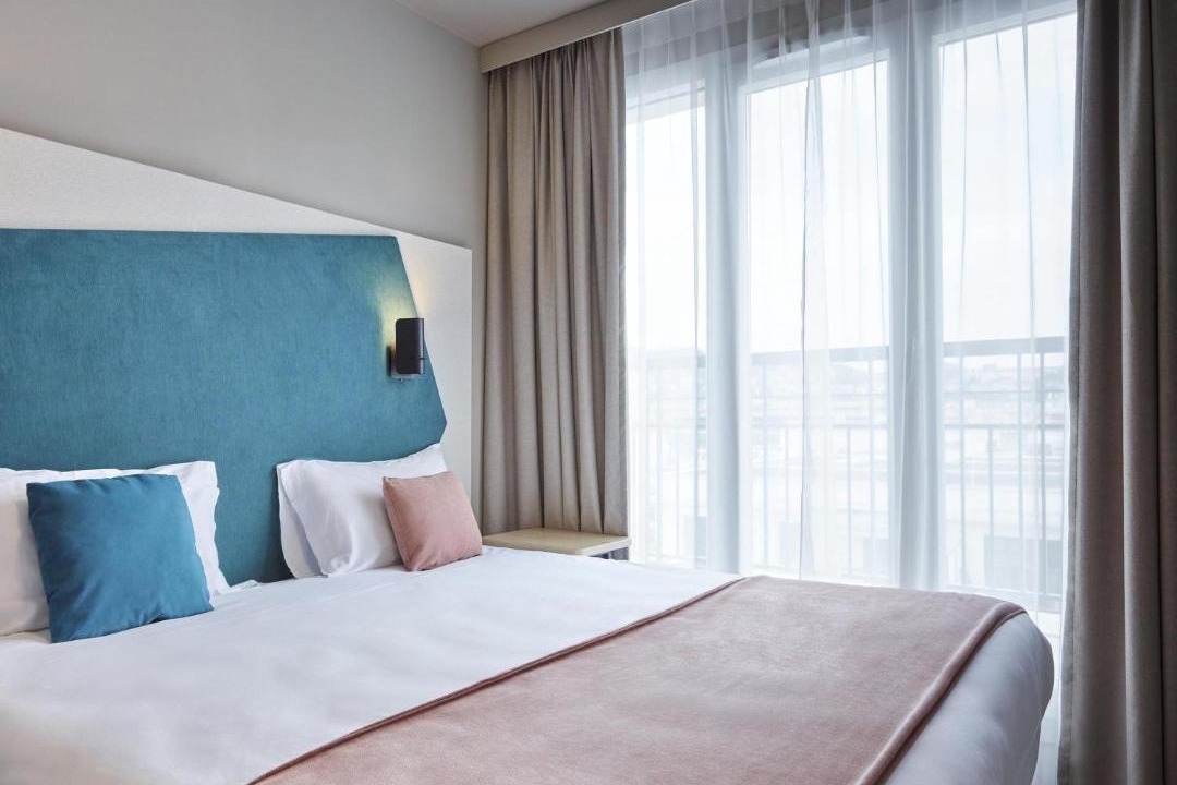 Photo of Bedroom in Suresnes