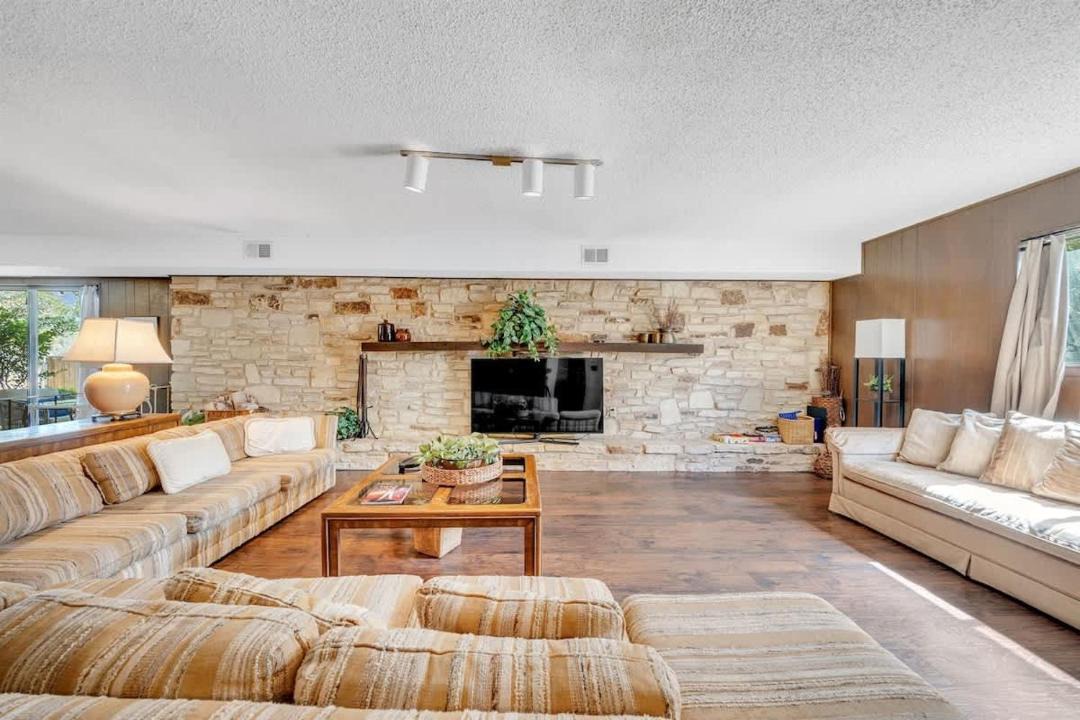 Photo of Livingroom in Universal City